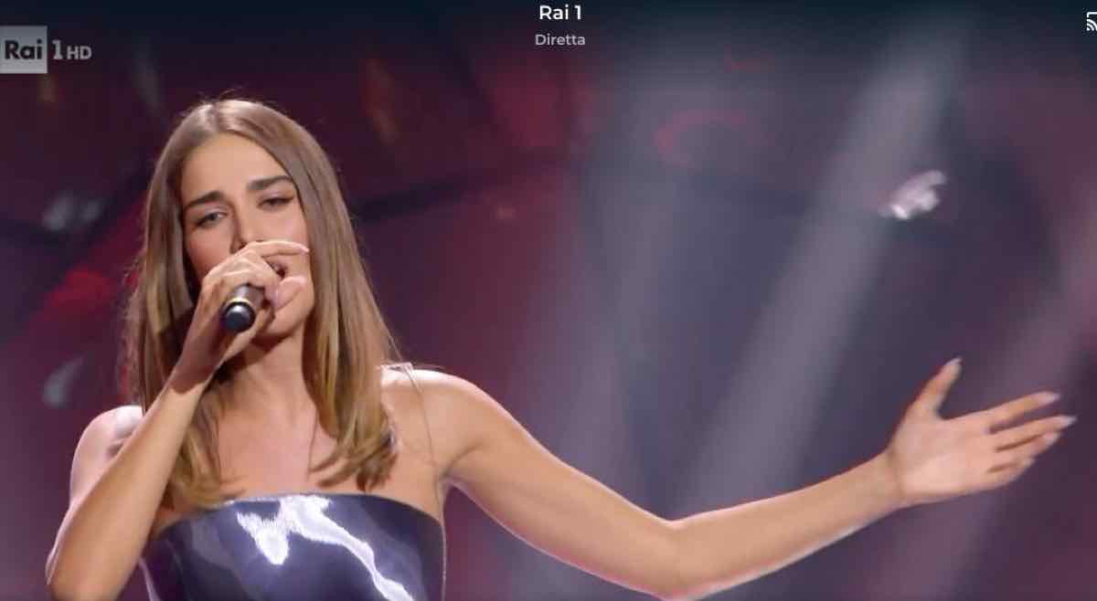 Chi Clara Altezza Peso Et Fidanzato E Vita Privata Della Cantante E