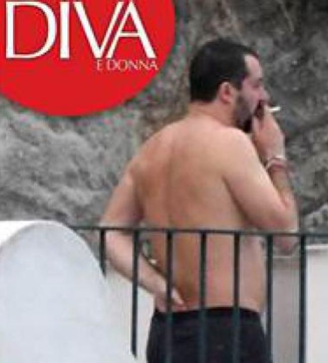Matteo Salvini in boxer a Ischia mostra il Lato B ai paparazzi