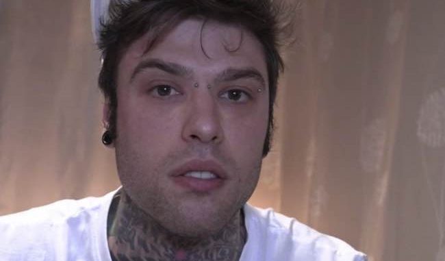 Fedez piange in Tv perchè potrebbe ammalarsi di sclerosi multipla ...