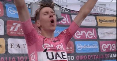 Quando il Giro D'Italia ci regala corridori in rosa con pantaloncini attillati e le forme giuste