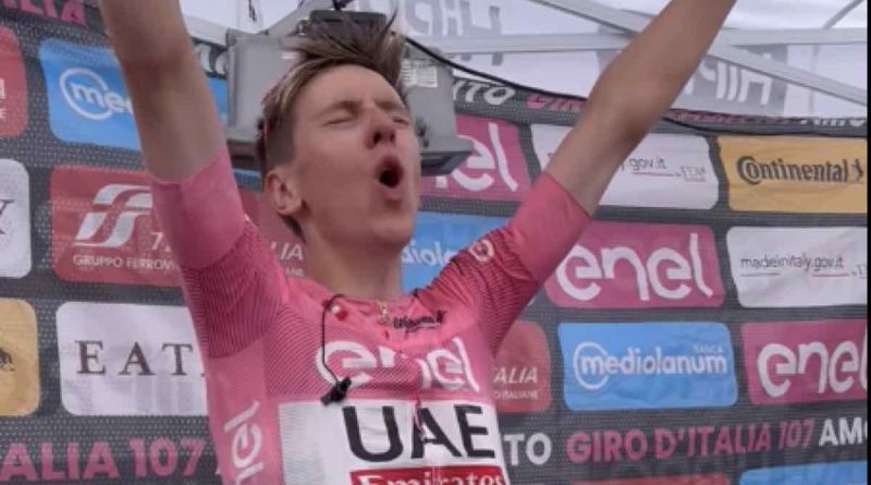 Quando il Giro D'Italia ci regala corridori in rosa con pantaloncini attillati e le forme giuste