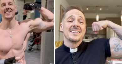 Il prete gay Bodybuilder è diventato virale su instagram con un semplice messaggio:"Sei amato"