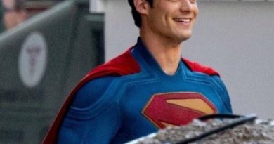 David Corenswet è il nuovo Superman: ecco le prime foto ufficiali del reboot