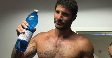 Stefano De Martino pubblica una foto post allenamento compreso il pack!