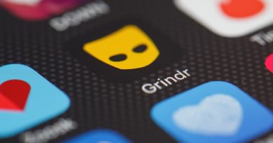 Grindr bloccata nel villaggio olimpico di Parigi: basta incontri e outing sgradevoli