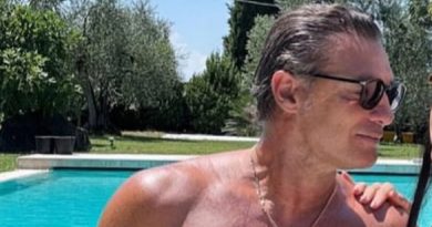 Lorenzo Amoruso sfoggia i muscoli in piscina accanto alla sua nuova fiamma Afarin