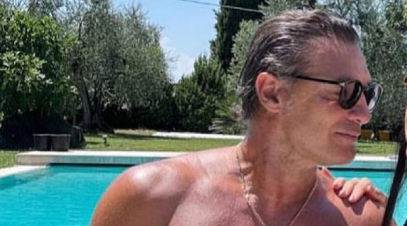 Lorenzo Amoruso sfoggia i muscoli in piscina accanto alla sua nuova fiamma Afarin