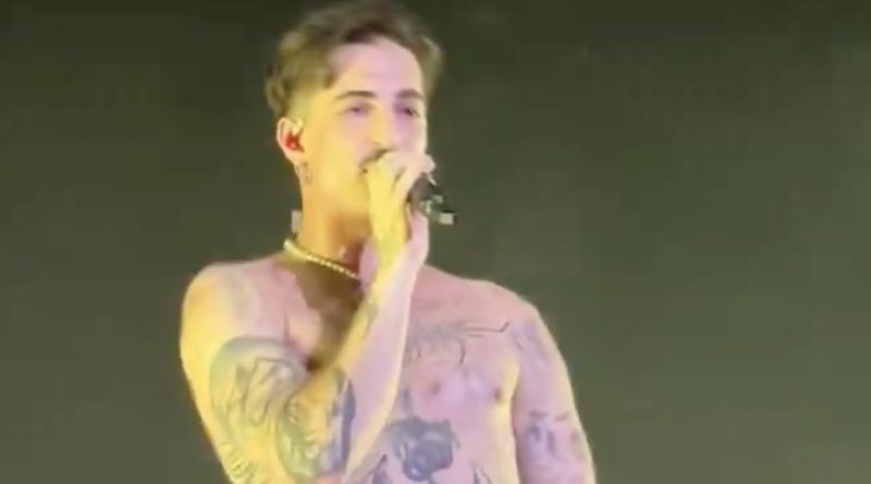 Damiano dei Maneskin e quelle mosse ambigue durante un concerto (video)