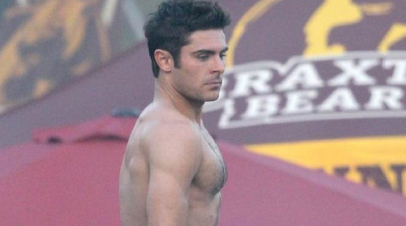 Zac Efron da giovane non esita a mettersi la mano proprio li e le foto parlano chiaro