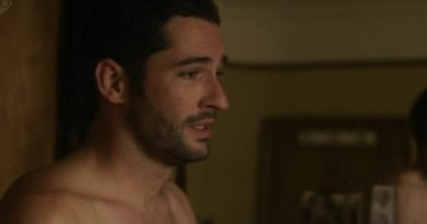 Tom Ellis come non lo avete ancora visto, finalmente il talento in mostra