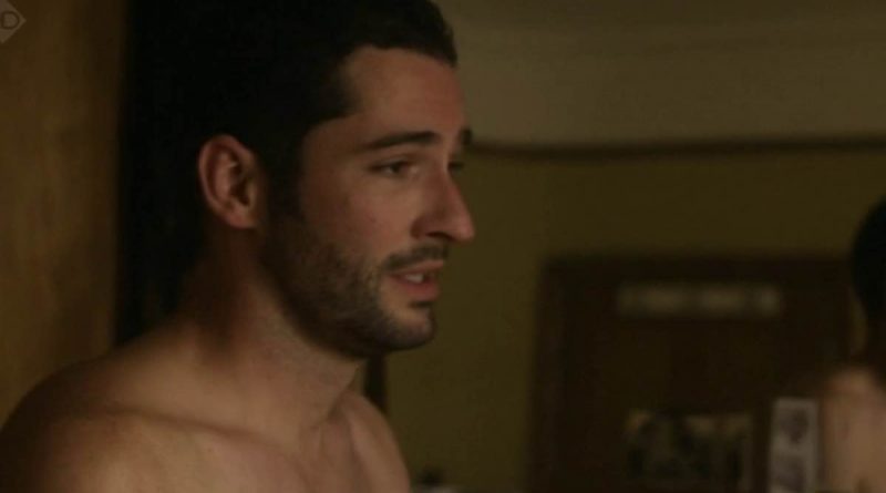 Tom Ellis come non lo avete ancora visto, finalmente il talento in mostra