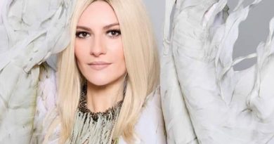 Laura Pausini diventa bionda e lancia il nuovo singolo "Ciao" scritto con Sam Smith