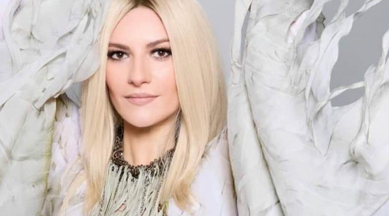 Laura Pausini diventa bionda e lancia il nuovo singolo "Ciao" scritto con Sam Smith