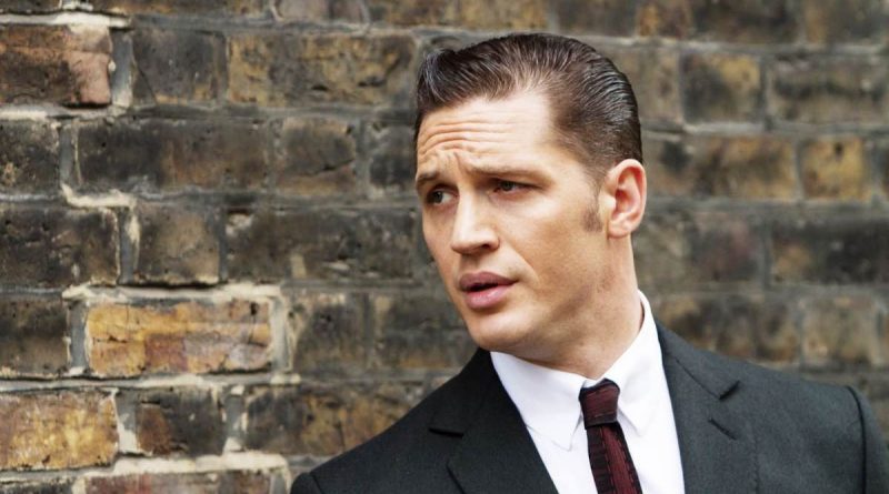 L'attore Tom Hardy risponde alla domanda se ha mai avuto storie con uomini