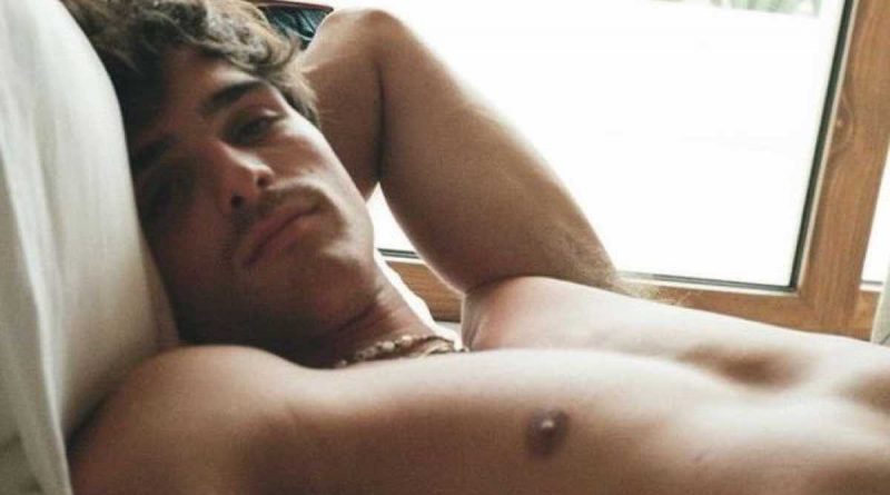 Jacob Elordi e lo spot del profumo Chanel n.5: lui è bellissimo (foto)