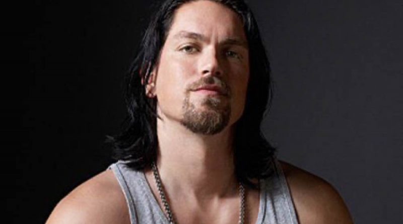 Steve Howey in Shameless e il suo talento scoperto!