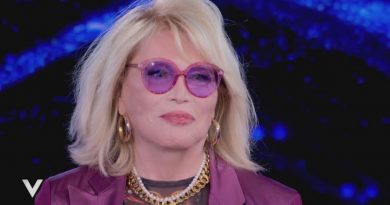 Chi è Amanda Lear età, altezza, peso, carriera e vita privata