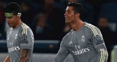 Le tentazioni di Cristiano Ronaldo in campo: allunga la mano e via!