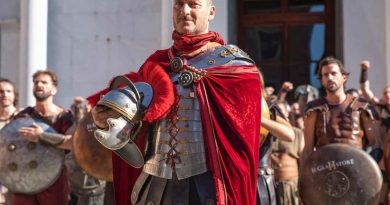 Francesco Totti infiamma il Lucca Comics & Games vestito da gladiatore