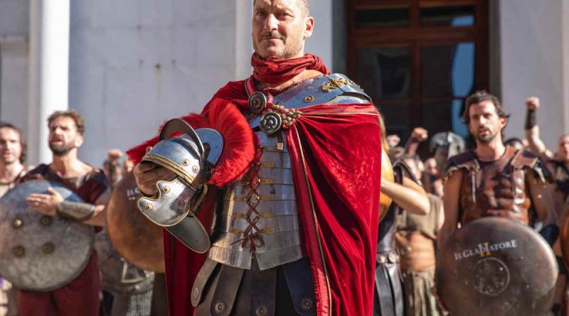 Francesco Totti infiamma il Lucca Comics & Games vestito da gladiatore