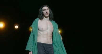 Adam Driver nel film The last duel mostra proprio tutto