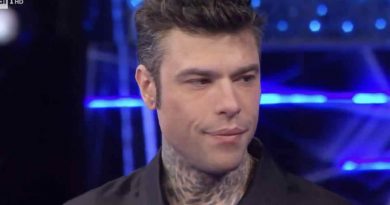 Fedez sta male? Fan preoccupati dopo la sua apparizione a Sarà Sanremo