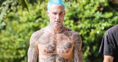 Adam Levine tatuaggi in vista anche a dicembre, fisico da sballo!