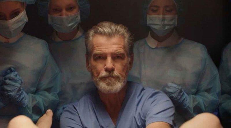 Pierce Brosnam nel film False positive lo fa inginocchiare