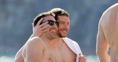 Miguel Ángel Silvestre e Brian J. Smith nel backstage di Sense8