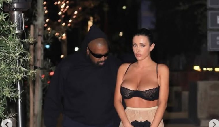 Bianca Censori abito stilista Grammy 2025 e la reazione shock del pubblico