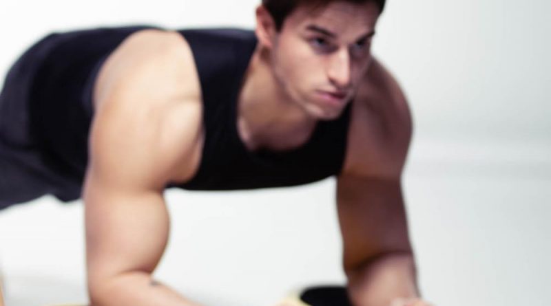 Over Plank è la soluzione perfetta se vuoi allenare tutto il corpo: ti farà perdere grasso, guadagnare muscoli e non solo! Grazie alla sua struttura sorretta da una semisfera, ti aiuterà ad avere un maggiore controllo e stabilità del tuo corpo, aiutandoti a prevenire o alleviare quell'odioso mal di schiena. Over Plank è un attrezzo per il fitness innovativo: puoi effettuare il plank per allenare gli addominali ma anche starci in piedi mentre svolgi i tuoi esercizi. Con un solo strumento potrai aumentare, migliorare e controllare: L'equilibrio La postura La riabilitazione La perdita di peso La forza del core Grazie ad Over Plank puoi mettere alla prova la tua forza e resistenza, sarà come se avessi un allenatore in casa tua!