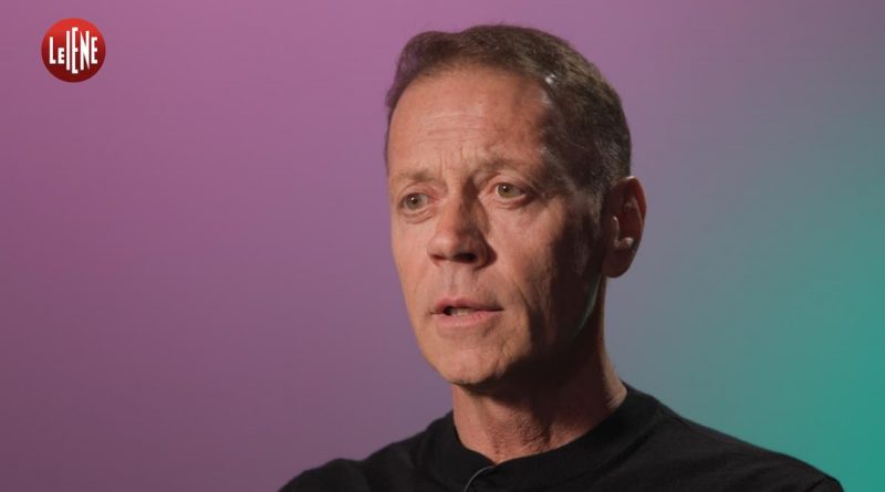La denuncia di alcuni attrici a Rocco Siffredi:"Ci sputava addosso"
